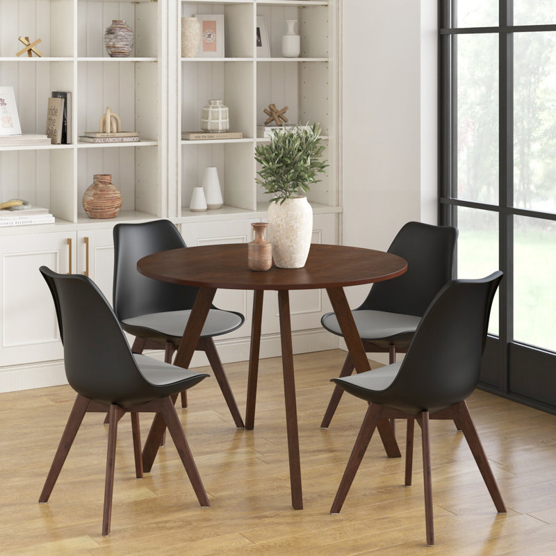Ensemble repas pour quatre personnes, Noir