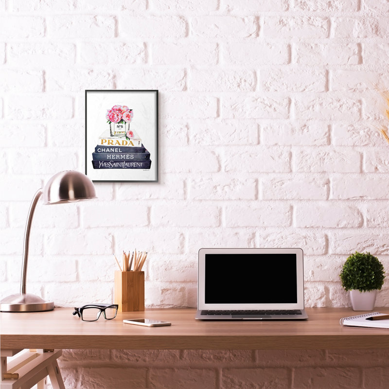 « styleing designer fleurs bookstack blue gold », peinture, Giclée encadrée noir minuit, H 14 po x l 11 po x P 1,5 po