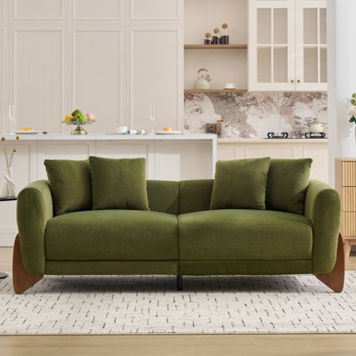 Canapé surdimensionné deux places de 205 cm de large, recouvert de velours, avec 4 coussins de dossier et des coussins d'assise en mousse haute densité. Ce divan profond est doté d'accoudoirs spacieux et de pieds en bois massif. Parfait pour une chambre ou un bureau.