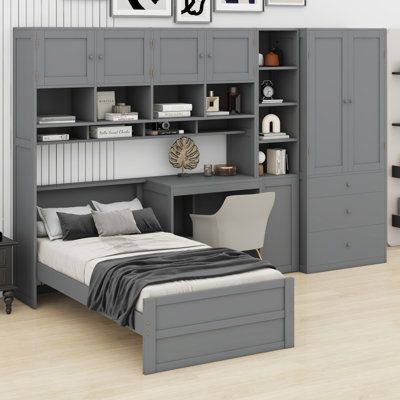 Lit plateforme polyvalent en bois avec bureau, garde-robe, armoires et tablettes de présentation