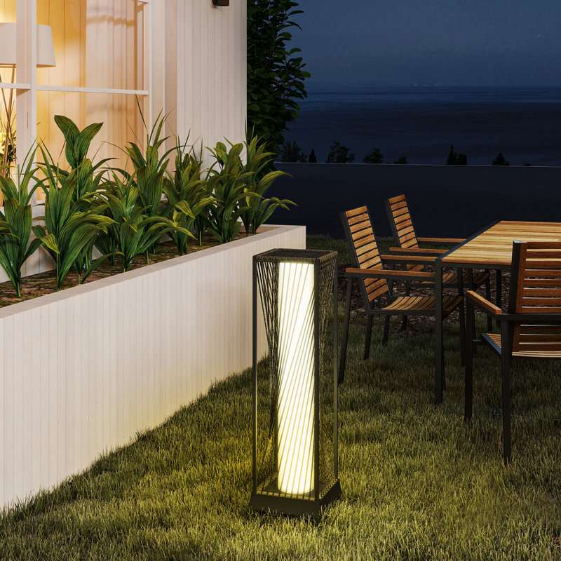 Lampe sur pied en rotin solaire