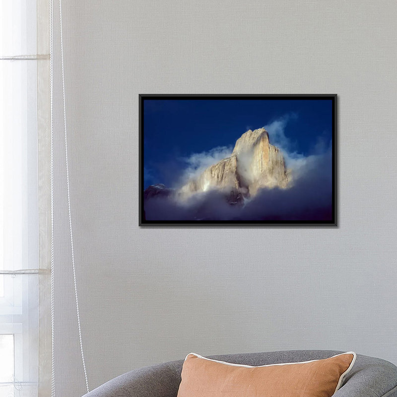 « trango tour », impression sur toile, H 18 po x l 26 po x P 1,5 po, Toile avec cadre noir, Pas de tapis