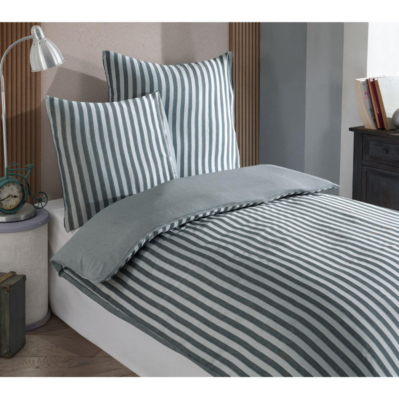 Quiltisse Striped Bedspread with Pillowcases Included, Single XL Bedspread + 1 Standard Pillowcase, Brown