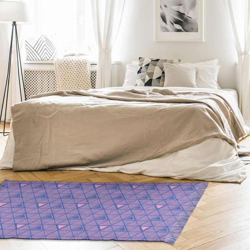 Tapis à triangles à main bleu, Oui