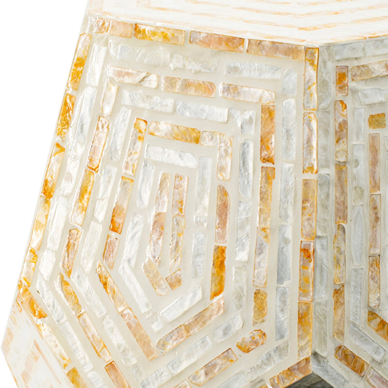 Tabouret Hexagonal Capes 18 x 18 x 21 po, avec abat-jour crème et jaune, détails incrustés, formes en losange, fonctions de table d'appoint, décorations en forme, service
