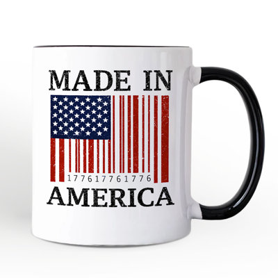 Tasse fabriquée en drapeau de code à barres Made In America, cadeau patriotique du 250e anniversaire des États-Unis en 1776 avec nom personnalisé