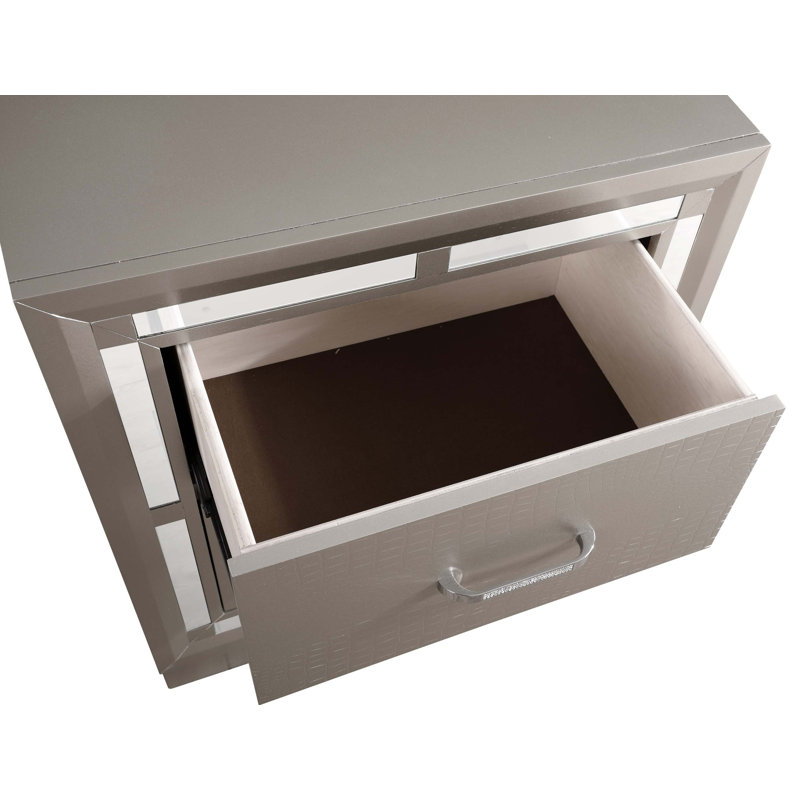 Table de chevet avec rangement pratique pour une chambre à coucher