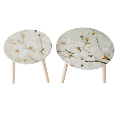 Élégantes tablettes flottantes murales en bois avec installation facile, parfaites pour exposer et organiser n'importe quelle pièce