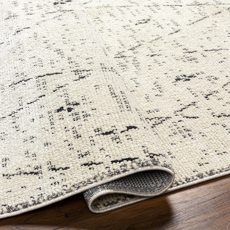 Tapis géométrique tissé à la machine en polypropylène ivoire / gris, Tapis de couloir 2 pi 7 po x 7 pi 2 po