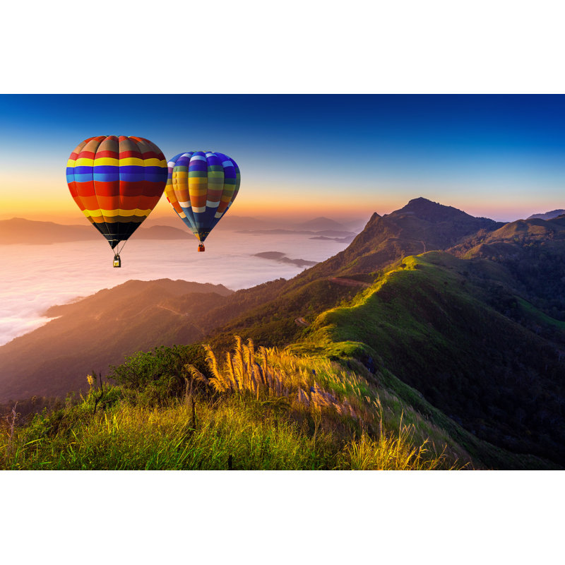 «Hot Air Balloon at Sunrise» par Tawatchaiprakobkit - photographie sur toile tendue, L 12 po x H 8 po