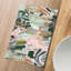 Tapis non tissé à motif fin au motif floral élégant dans des couleurs pastel douces, parfait pour ajouter une touche de beauté classique à n'importe quelle pièce ou espace de vie