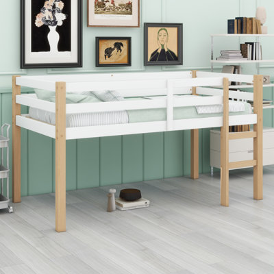 Lit mezzanine en bois avec échelle