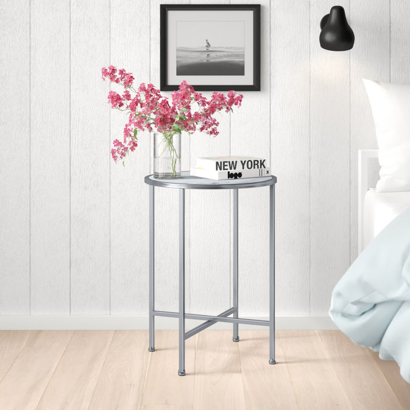 Table de bout ronde Benvolio avec structure en métal, Marbre blanc / cadre argenté