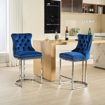Tabourets de bar à hauteur de comptoir, 2 velours bleu avec dossier à boutons et garniture de rivets, base en métal pour tabourets de cuisine modernes de 2, garniture, chaises de salle à manger