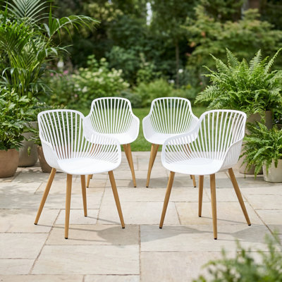 Ensemble de 4 chaises de salle à manger modernes, chaises de patio en plastique toutes saisons avec pieds en fer, chaises de cuisine ergonomiques d'une capacité de 330 lb pour une utilisation intérieure / extérieure, blanc