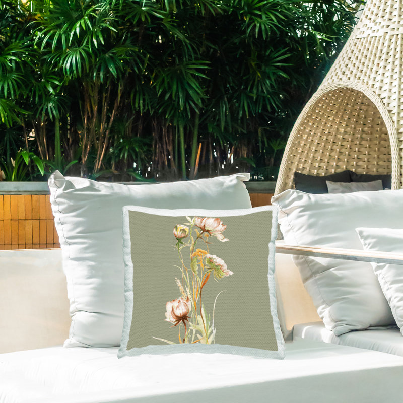 Coussin d'extérieur Budding Cottage Flowers par Liz Jardine