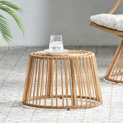Table d'appoint en rotin pour le salon