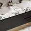 Armoire de salle de bain moderne et luxueuse-685302143