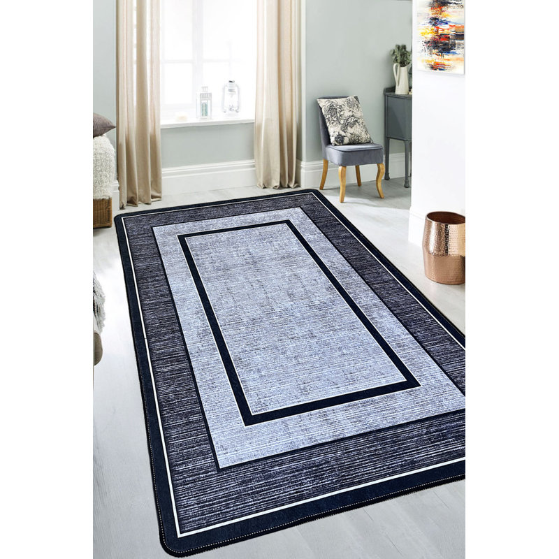 Tapis lavable de qualité supérieure (5 pi x 7,9 pi), noir, bleu marine et blanc, 100% polyester | Poils de 0,4 po de hauteur, antibactérien et antidérapant | Lavable à la machine, parfait pour le salon et la chambre à coucher