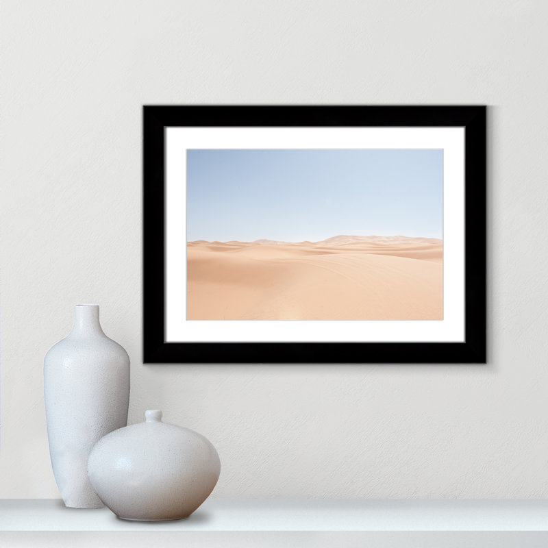 «Desert Serenity» par Mark Eder, Blanc, H 18,5 po x l 24,5 po x P 1,25 po, Cadre cubique noir