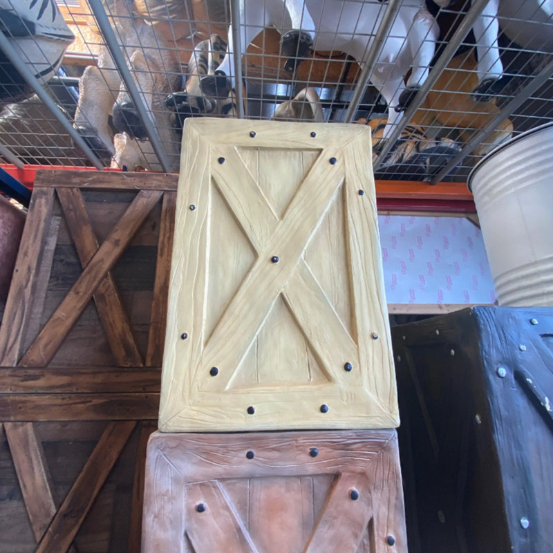 Petite statue de caisse en résine brun clair