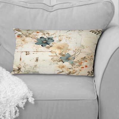Coussin en polyester beige avec fleurs de campagne rétro Harmony III