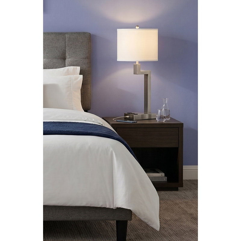 Lampe de table 26 "en argent avec prise USB et prise vraiment Yours