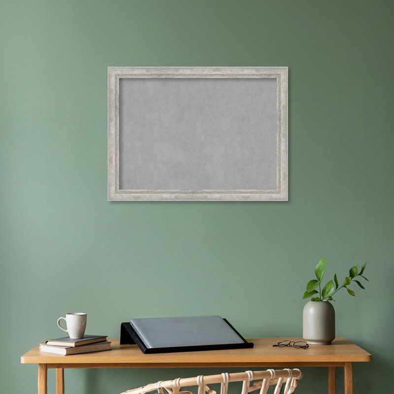 Tableau magnétique angulaire à cadre argenté, H 23 po x l 31 po
