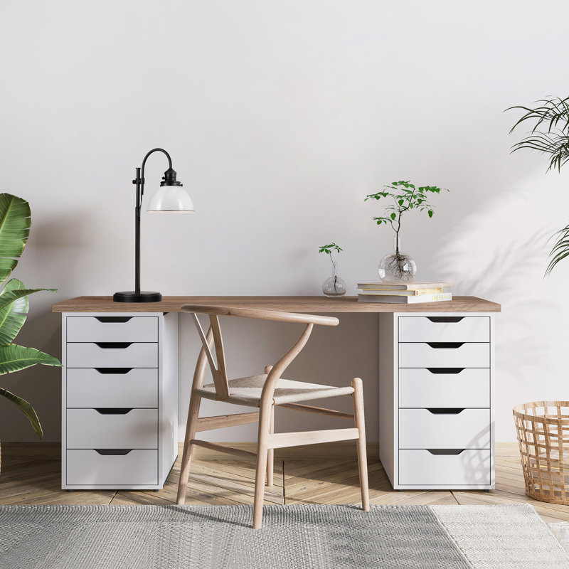 Lampe de table ajustable Garlyn en noir mat