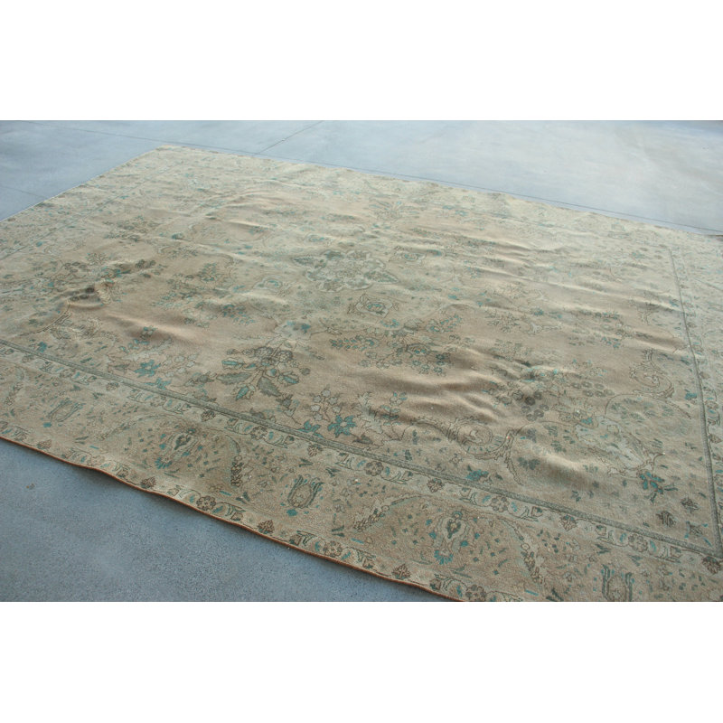 Tapis turc classique beige et bleu pour une décoration de sol élégante et intemporelle dans n'importe quelle salle à manger ou chambre à coucher