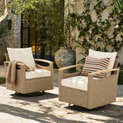 Chaises pivotantes d'extérieur en rotin avec coussins