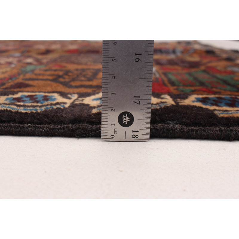 Tapis noir Rare War 3 pi 10 po x 6 pi 7 po