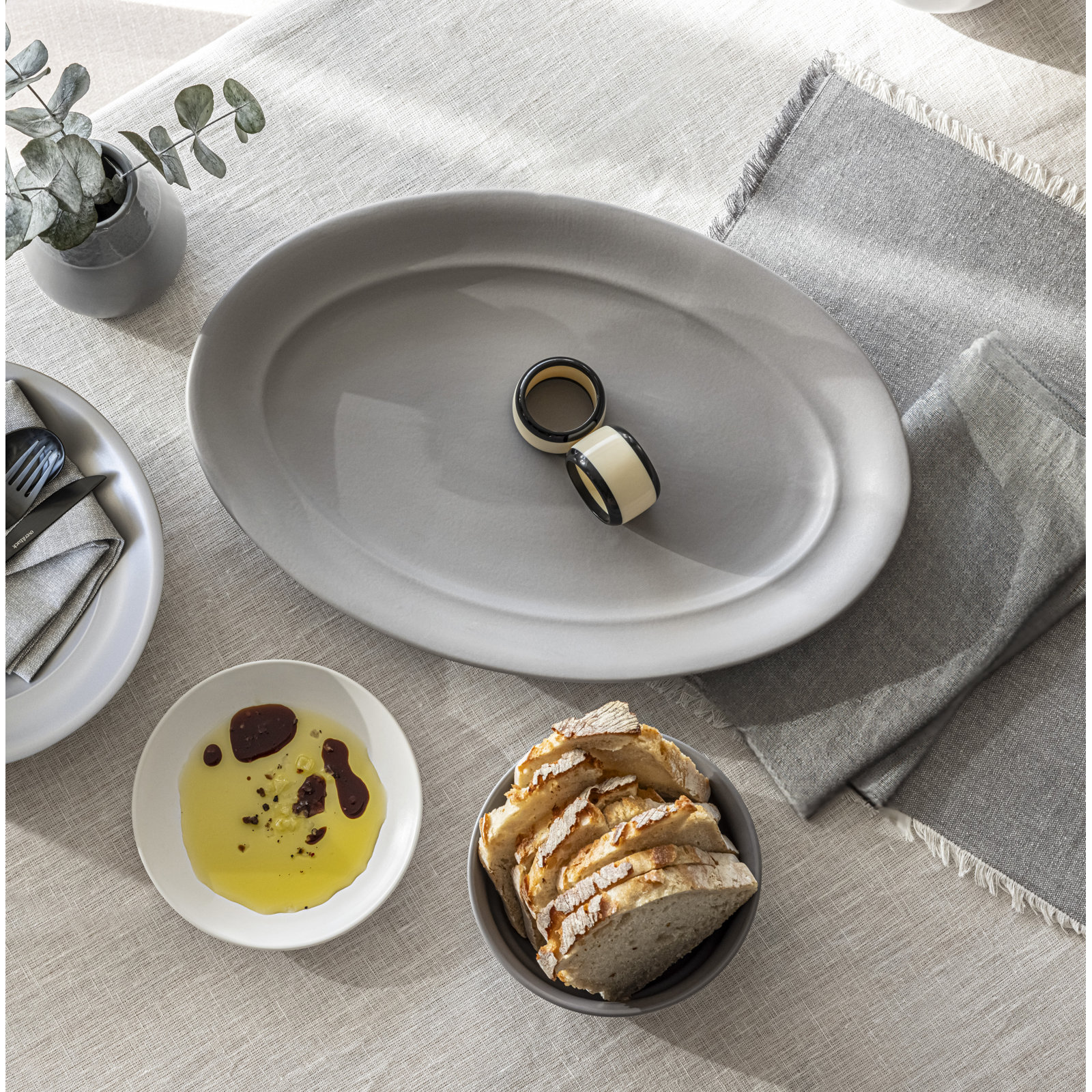 over&back Rimmed Platter, Gray