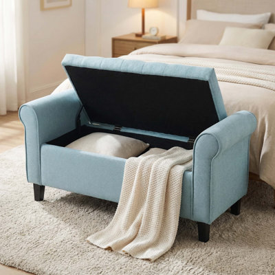 Banc de rangement en tissu bleu clair avec accoudoirs roulés, siège d'une largeur de 38 po, pieds noirs, conception en tissu à boutons, mobilier d'entrée de salon, de chambre à coucher