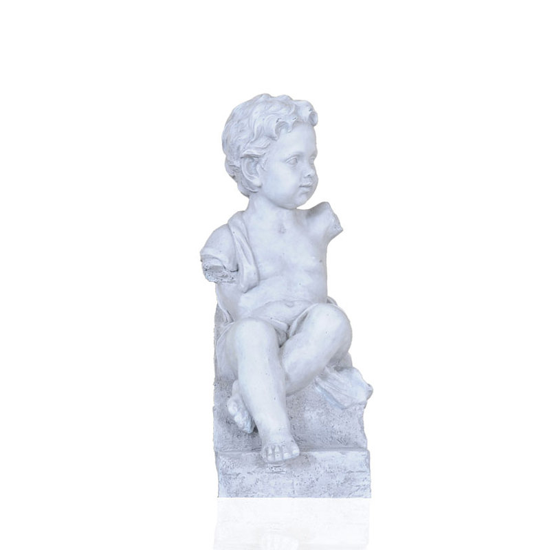Statue de garçon assis Rutz
