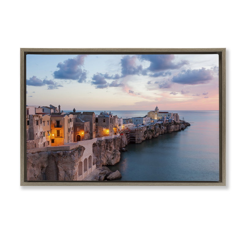 «Coastal City Architecture» par Danita Delimont, Cadre flottant orme Montalcino, H 21 po x l 31 po