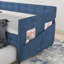 Lit de jour bleu rembourré avec lit gigogne, tissu en velours