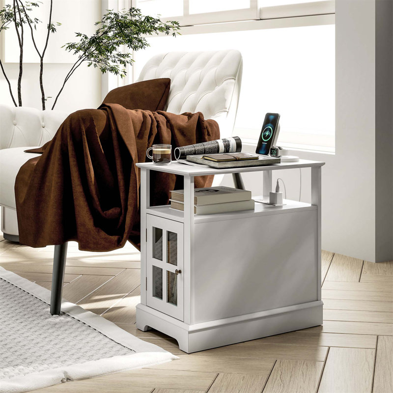Table de bout fonctionnelle avec station de charge, offrant un rangement caché et une tablette ouverte pour une organisation facile dans les espaces de vie