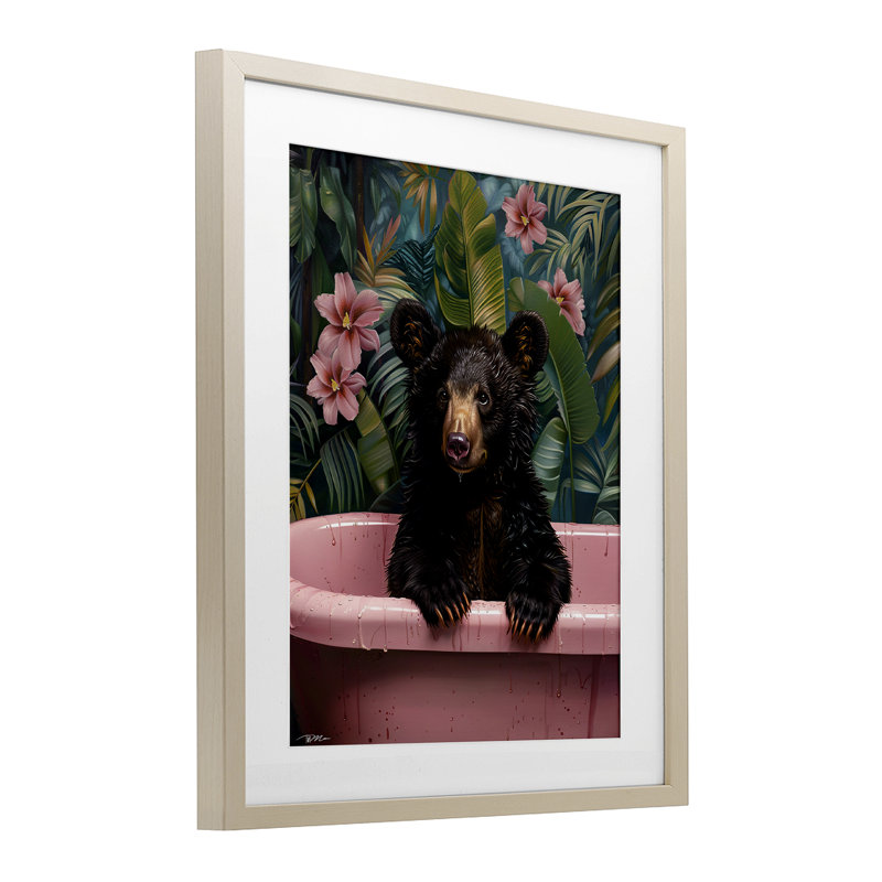 «Bruno Bear in Tub», reproduction encadrée sous verre, design par Momart, H 21 po x l 17 po, Cadre de récolte en pin