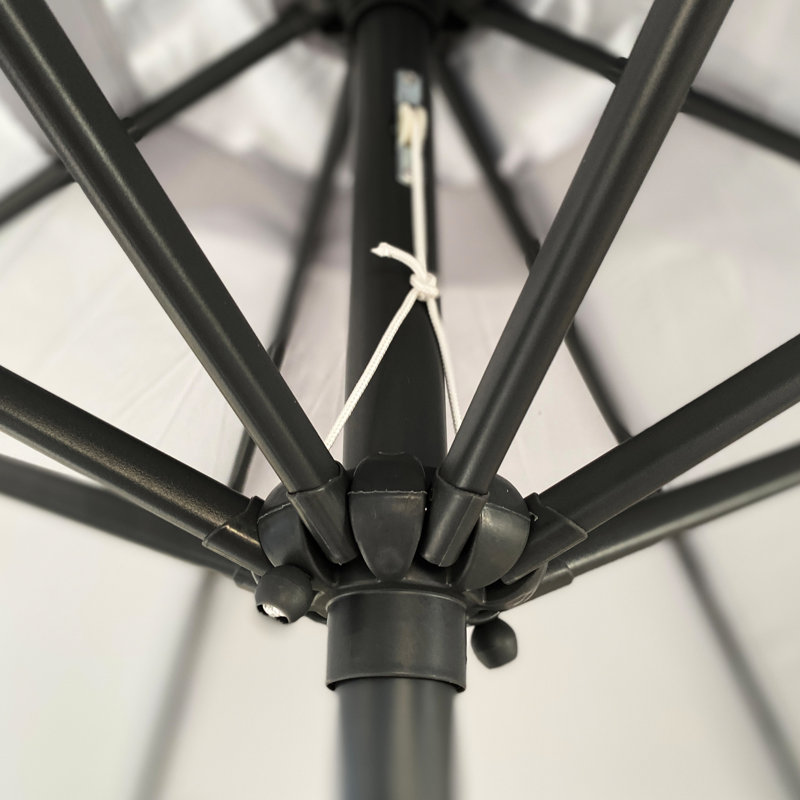 Parasol 9 'en gris - Protégé, coupe-vent, facile à ajuster pour la construction de patio, plage, jardin, inclinaison à bouton-poussoir
