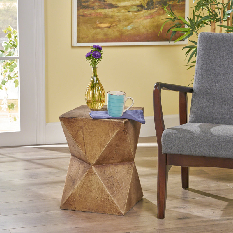 Table d'appoint légère en béton au design attrayant - Forme abstraite, apparence naturelle et caractéristiques séduisantes