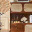 Buffet moderne en bois massif avec détails en rotin