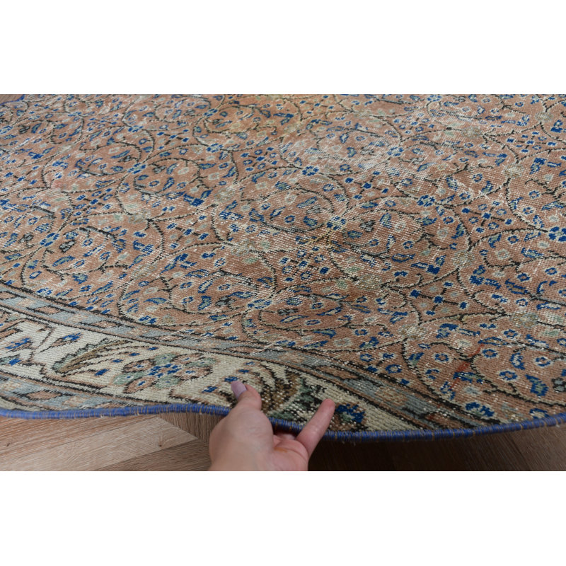 Tapis rond turc vintage dans une riche teinte brune, idéal pour les cuisines et un cadeau parfait pour lui