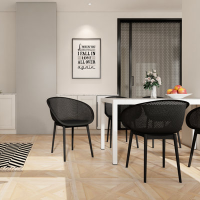 Table blanche de 140 cm avec 4 chaises gris chaud, résistante aux intempéries, en polypropylène, pieds en métal thermolaqué, sans entretien, design ergonomique, idéale pour les cuisines modernes et les salons.