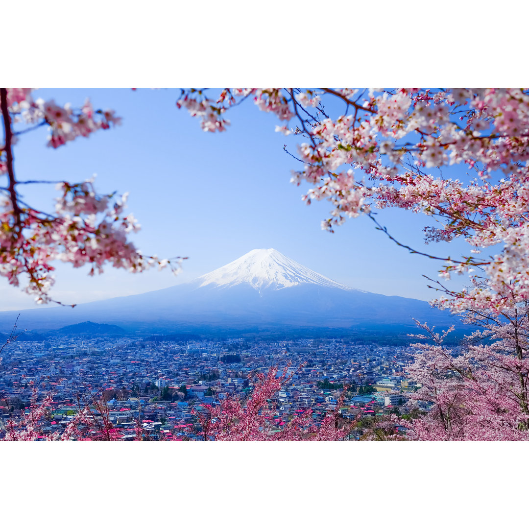 Fujiyoshida, Japan von Itsaret - Kunstdrucke auf Leinwand