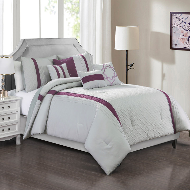 Damask Comforter, Queen Comforter + 2 Shams + 4 Throw Pillows