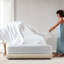 Ensemble de draps en satin blanc de luxe pour lit simple (4 pièces) - Infroissable, doux pour la peau et les cheveux, convient aux matelas de 40 cm d'épaisseur, comprend un drap plat et des taies d'oreiller. Dompte les frisottis pour un sommeil réparateur et paisible.