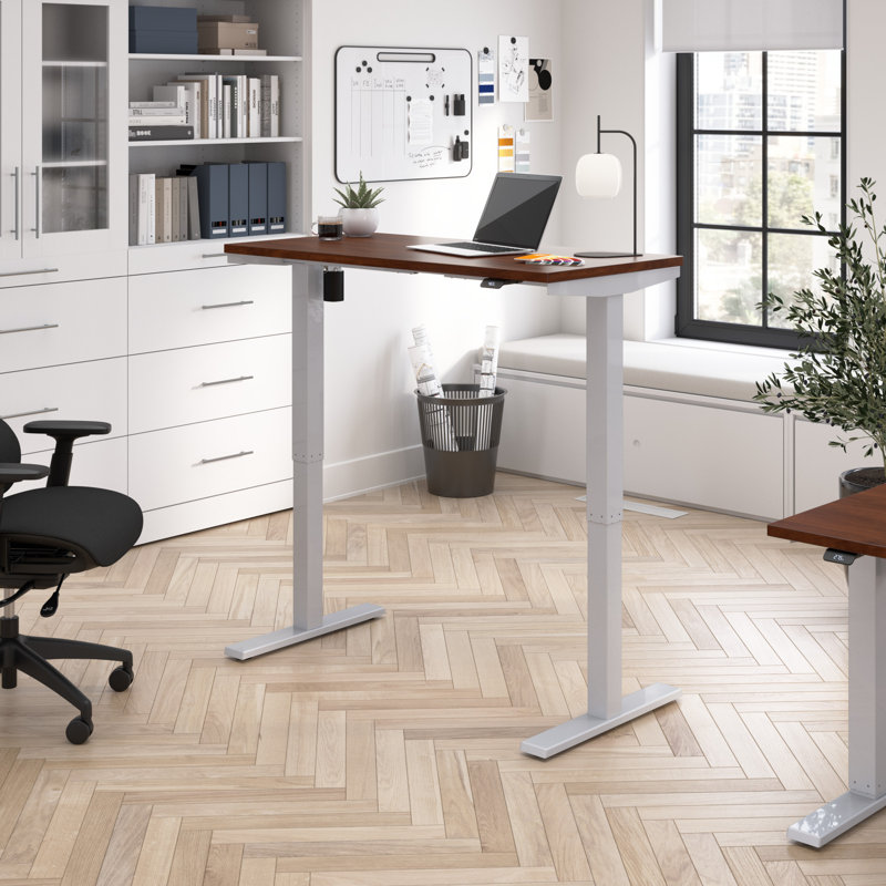 Bureau pour travailler debout à hauteur réglable, l 47,6 po x P 23,35 po, Cerisier hansen