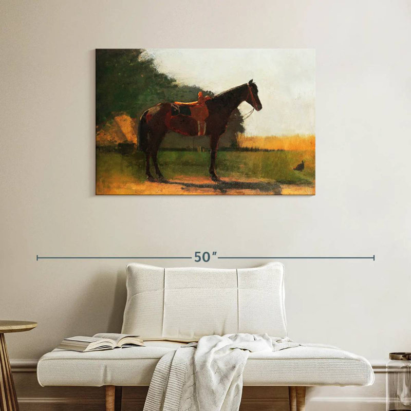 Cheval de selle dans une cour de ferme, H 26 po x l 39 po