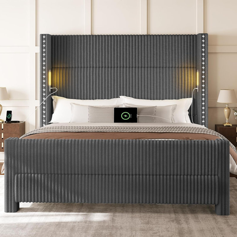 Structure de grand lit avec tête de lit haute de 56,7 po et lampes de lecture, lit plateforme tapissier à oreilles en velours côtelé avec station de charge, design rétro moderne, silencieux, sans sommier tapissier requis